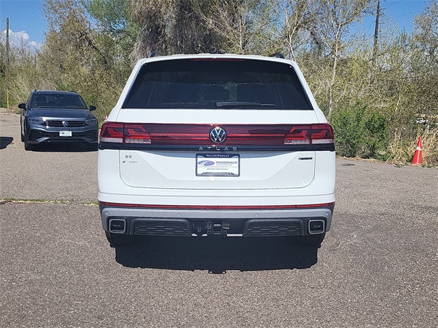 2025 Volkswagen Atlas Peak Edition SE photo 3