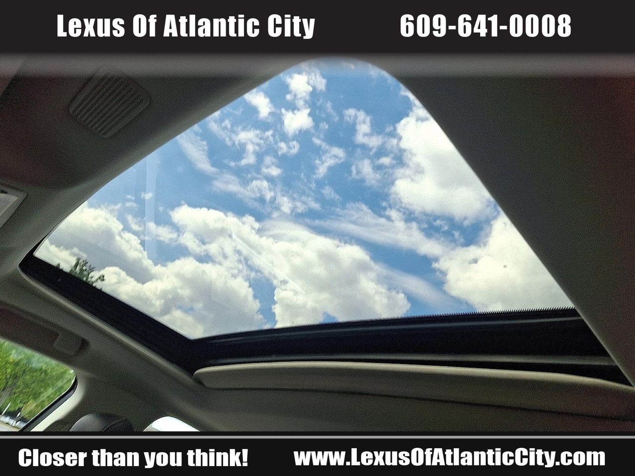 2025 Lexus ES 300h photo 14