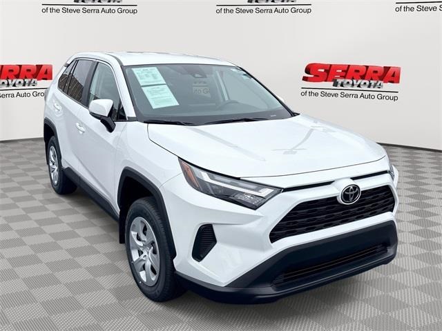 2025 Toyota RAV4 LE's photo
