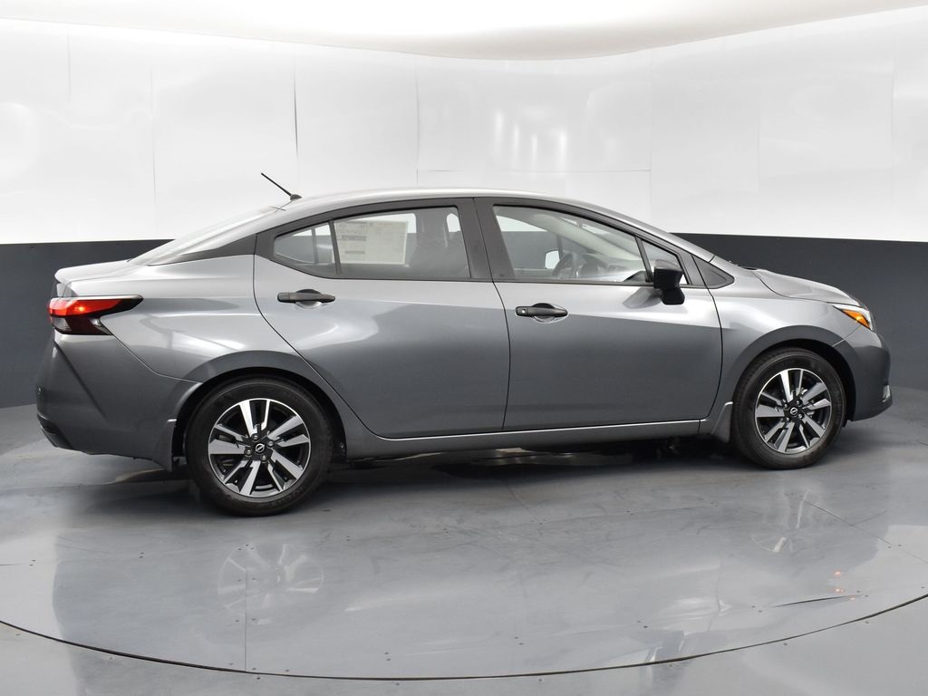2025 Nissan Versa 1.6 S photo 8
