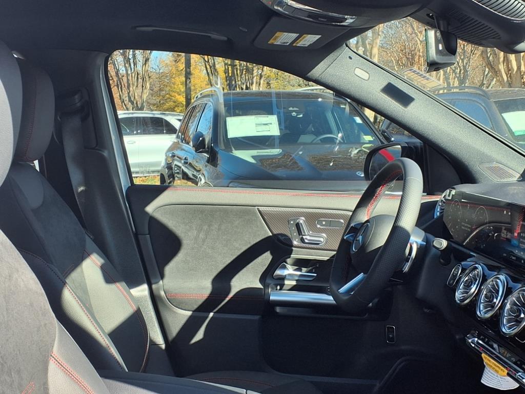 2025 Mercedes Benz GLA 250 photo 8