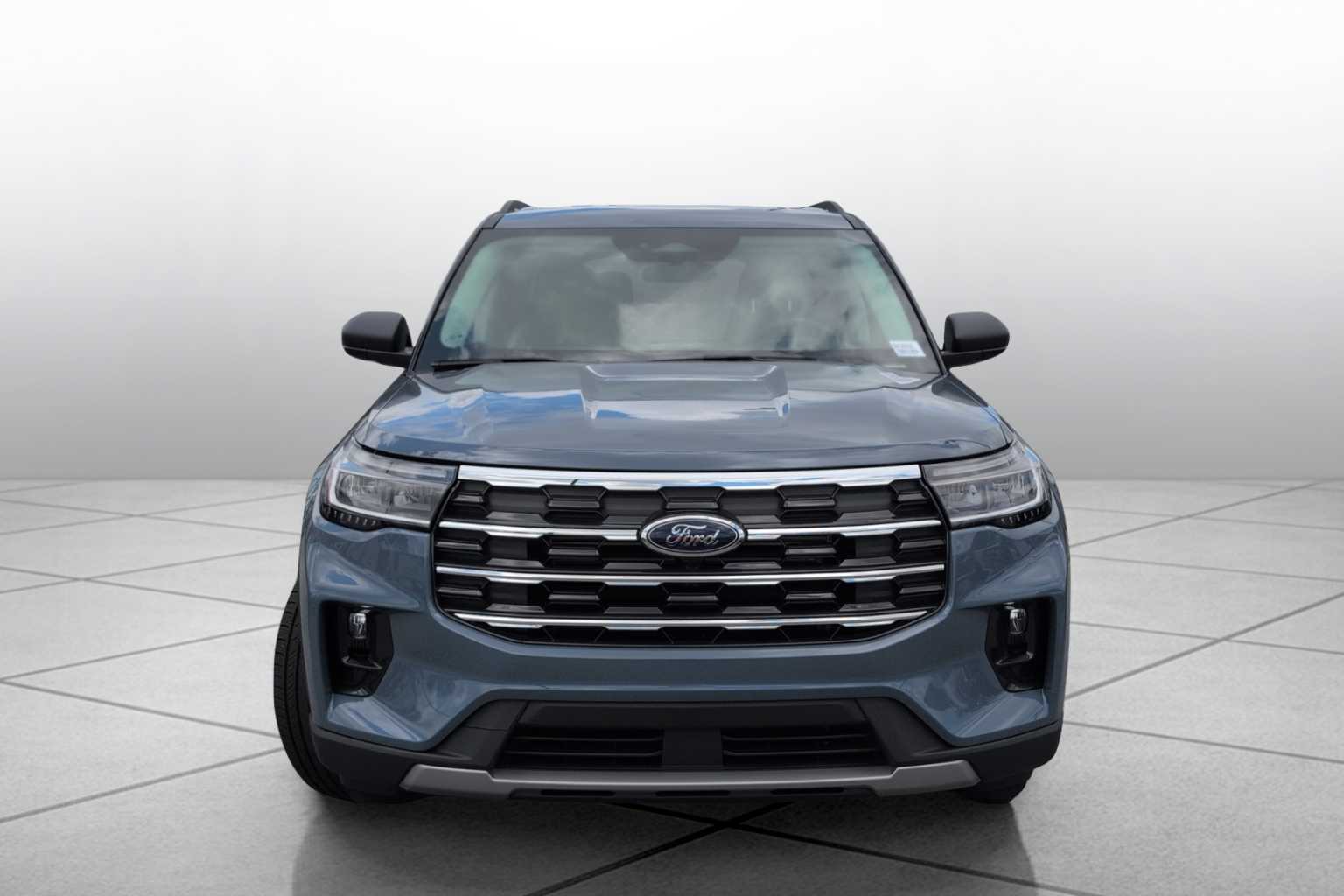 2025 Ford Explorer photo 2