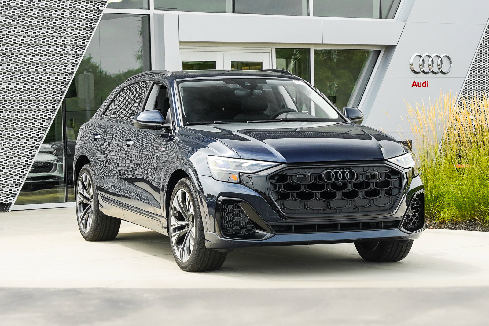 2025 Audi Q8 line Premium Plus photo 2
