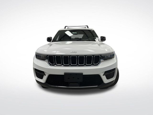 2024 Jeep Grand Cherokee Laredo photo 9