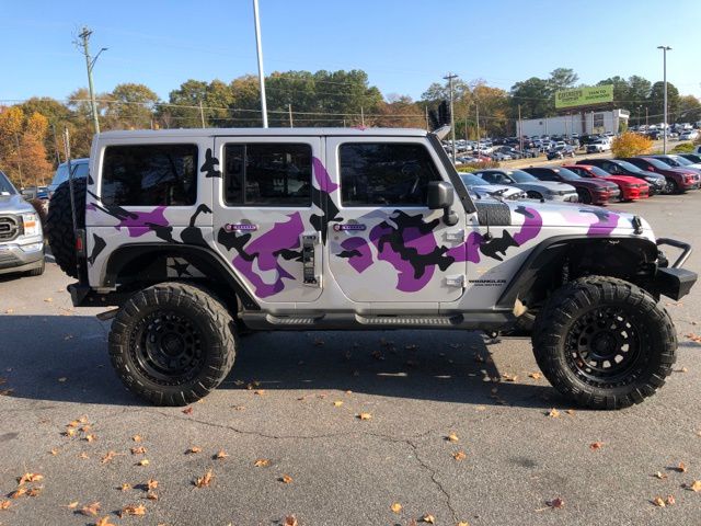 2012 Jeep Wrangler Unlimited Sahara photo 2