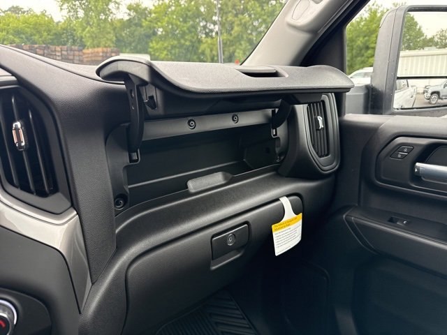 2025 Chevrolet Silverado 2500HD Custom photo 33