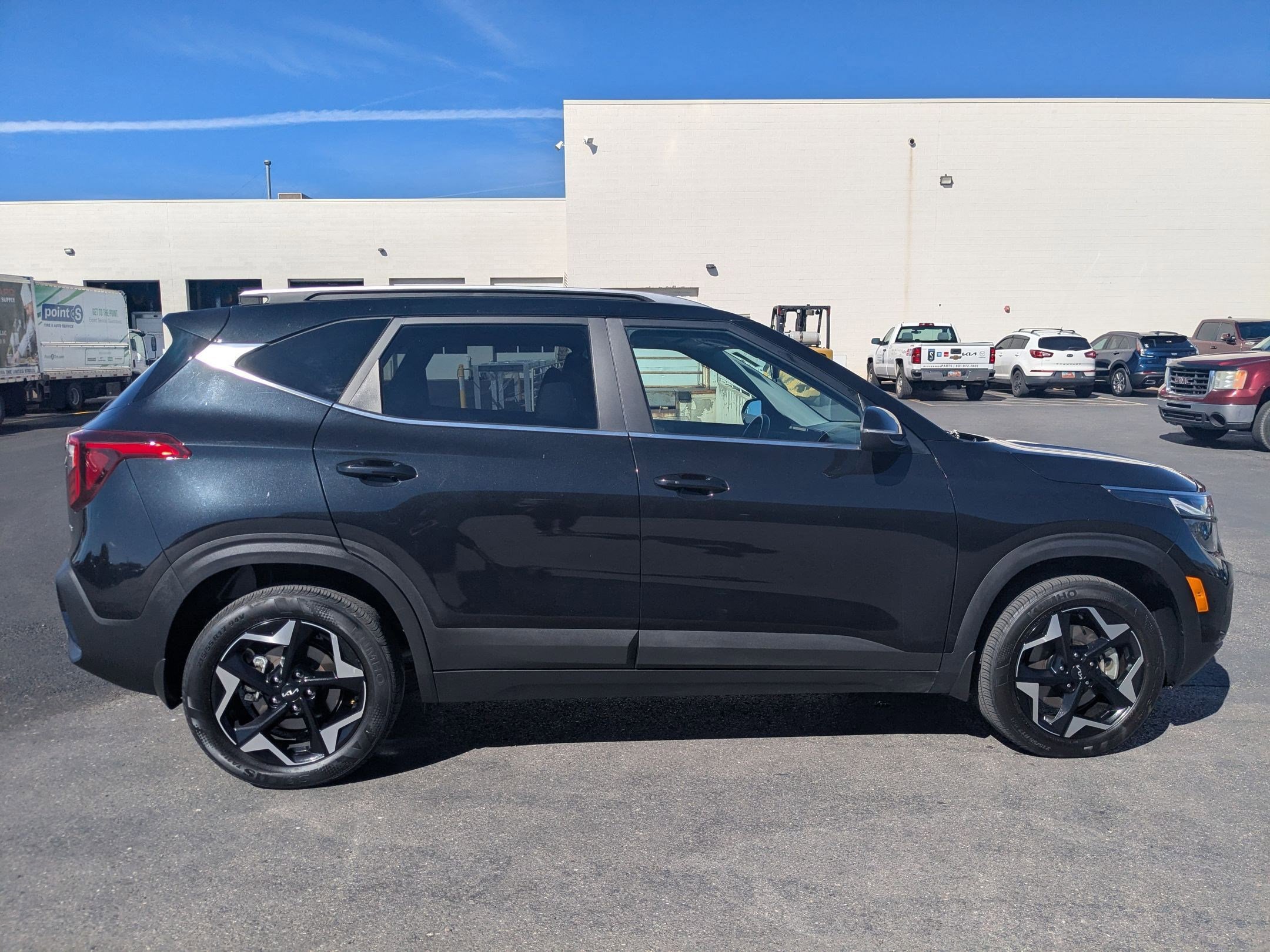 2024 Kia Seltos EX photo 5