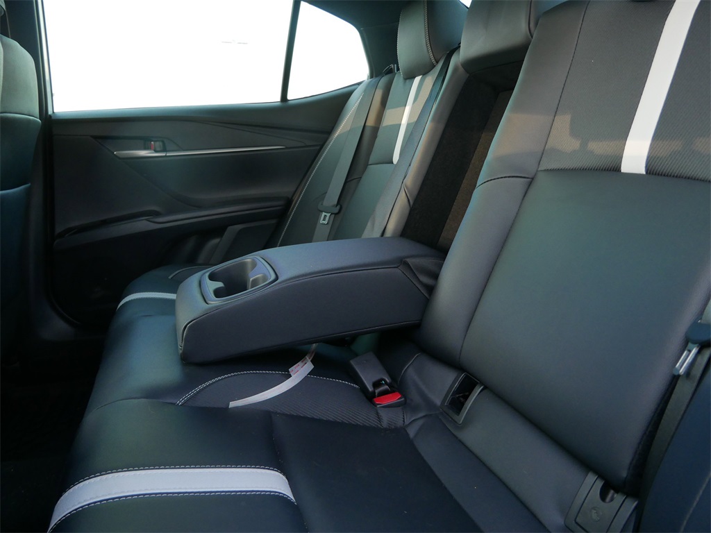 2025 Toyota Camry SE photo 9