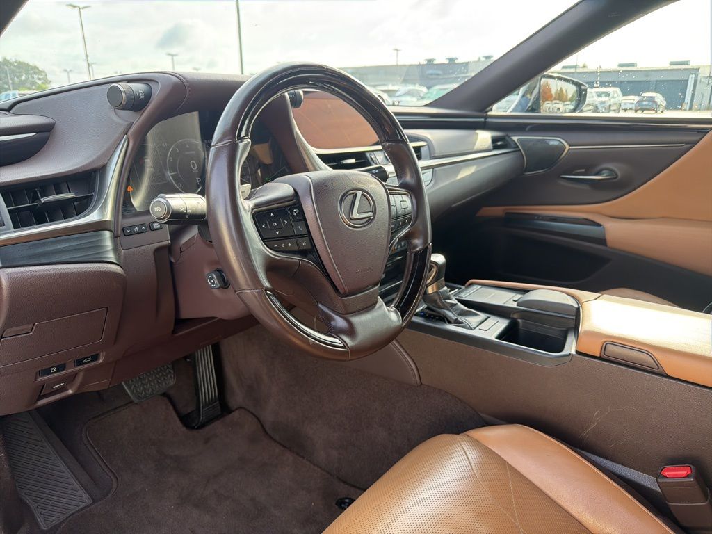 2020 Lexus ES 350 Luxury photo 2