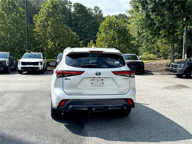 2022 Toyota Highlander Hybrid Limited photo 4