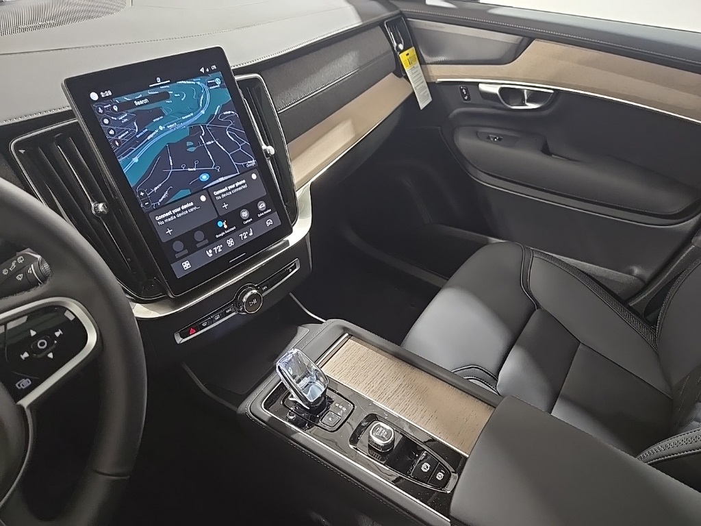 2026 Volvo XC90 Plus photo 12