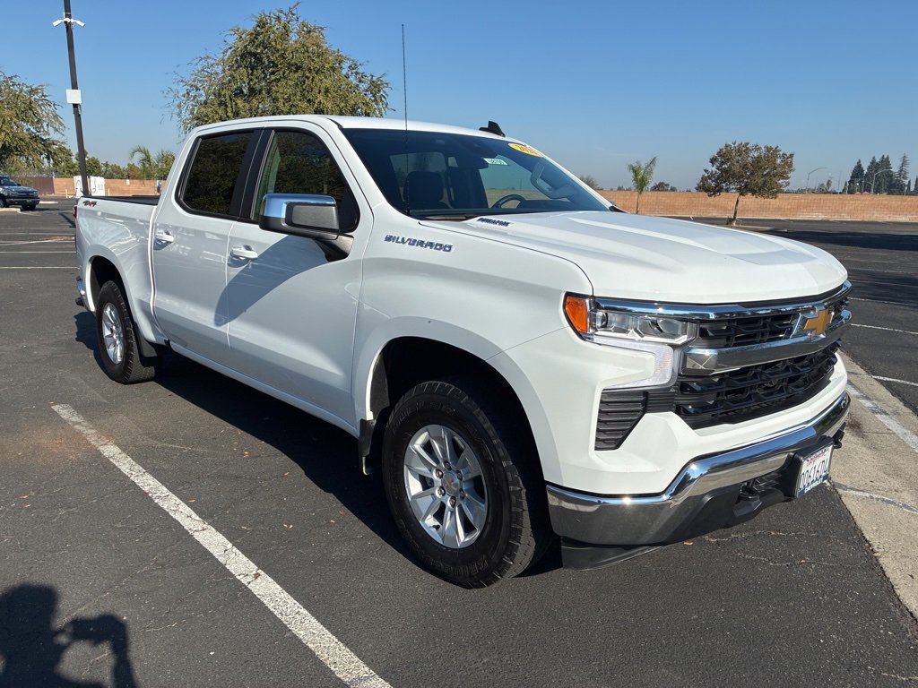 2025 Chevrolet Silverado 1500 LT's photo