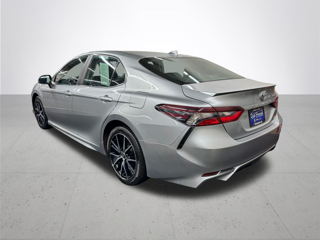 2021 Toyota Camry SE photo 3