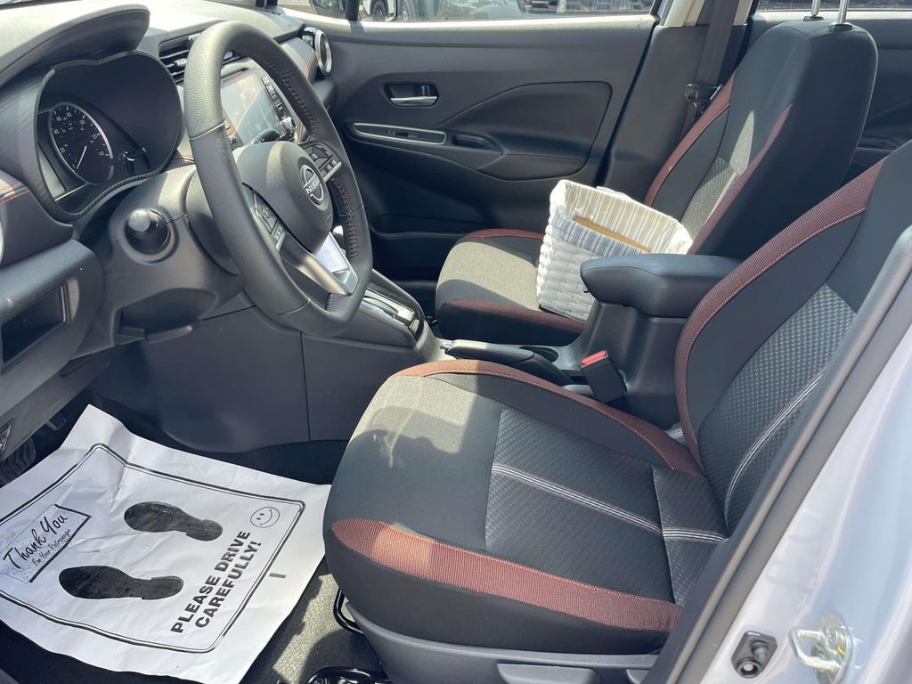 2025 Nissan Versa SR photo 14