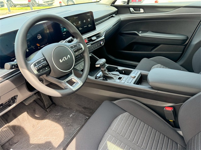 2025 Kia K5 LXS photo 12