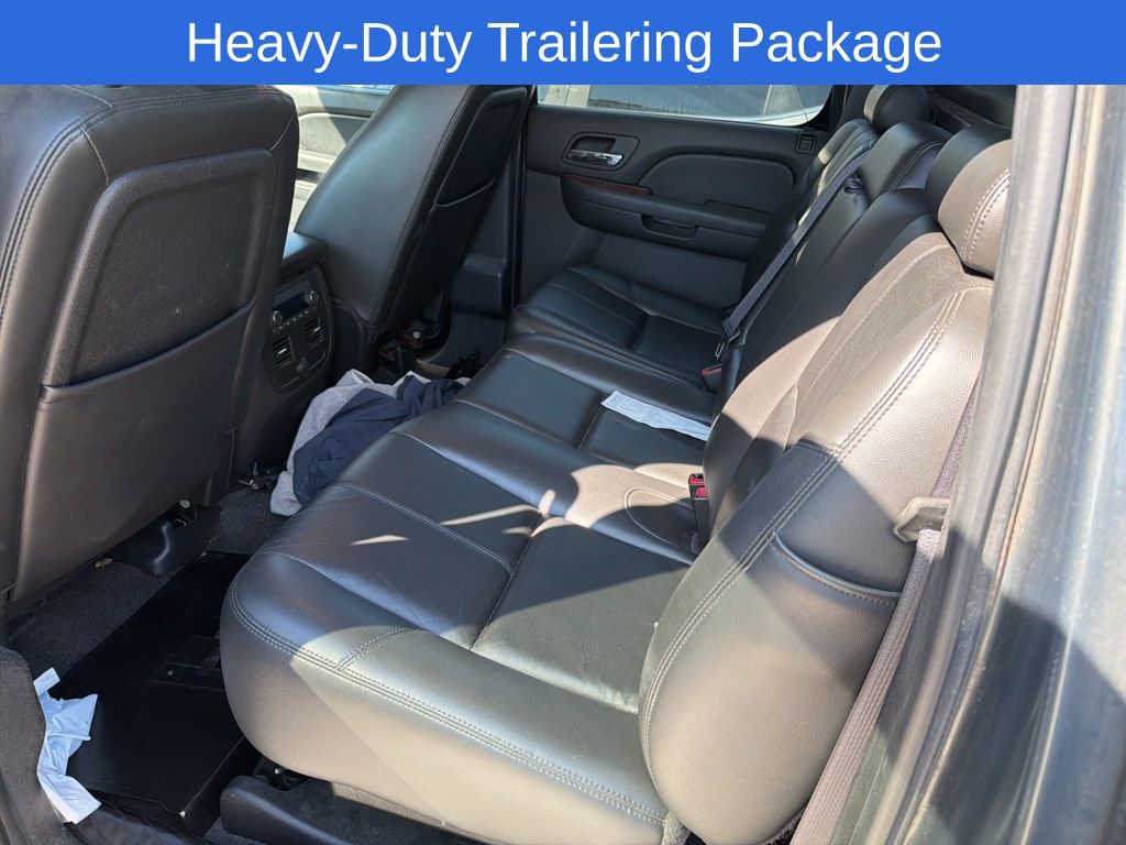 2011 Chevrolet Avalanche LT photo 3