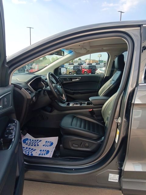 2020 Ford Edge SEL photo 9
