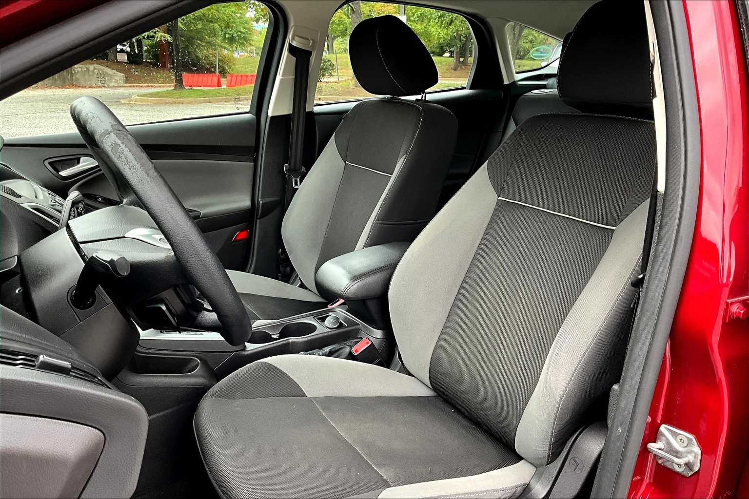 2014 Ford Focus SE photo 4