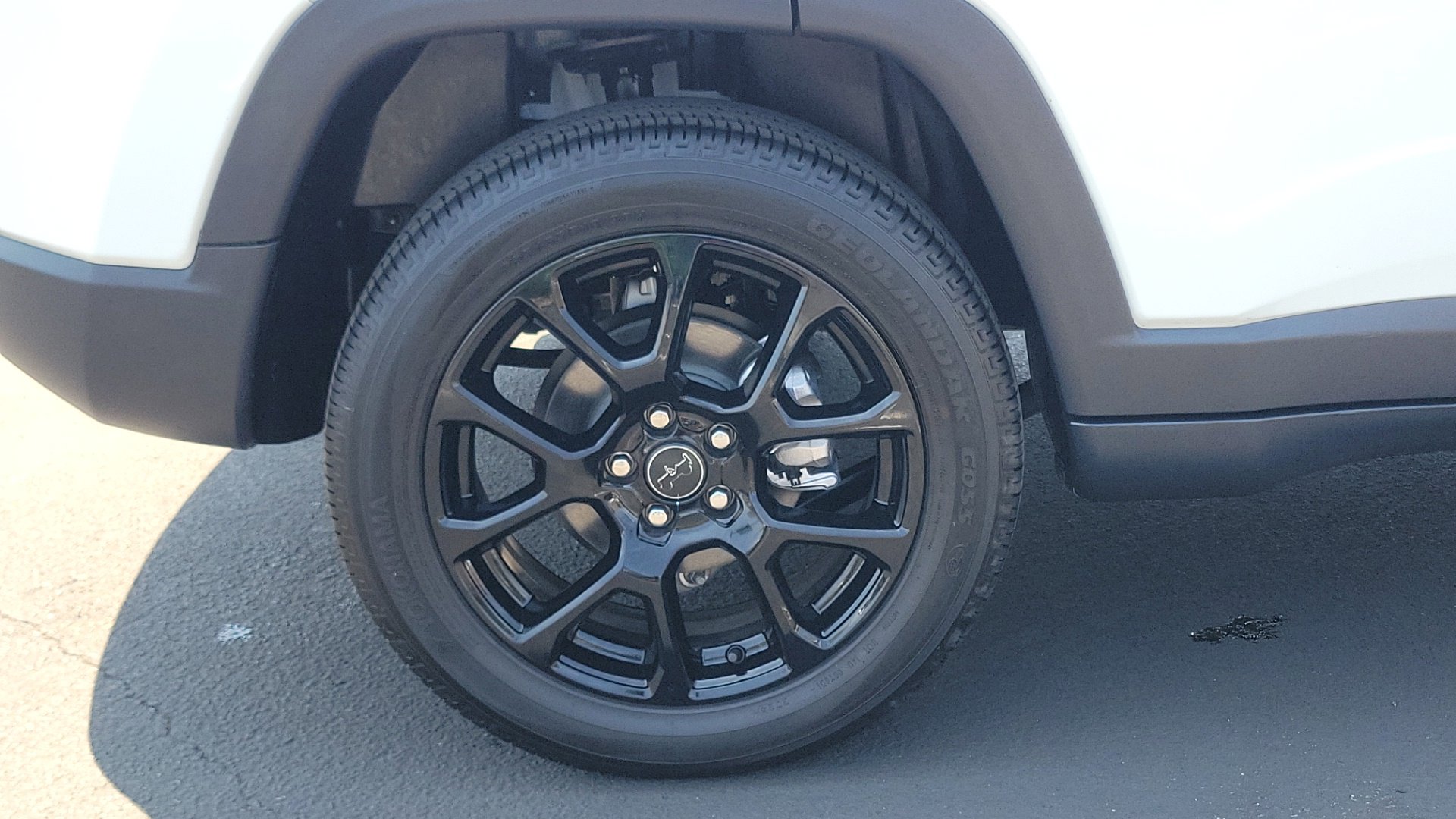 Used 2025 Bright White Clearcoat Jeep Latitude image 6