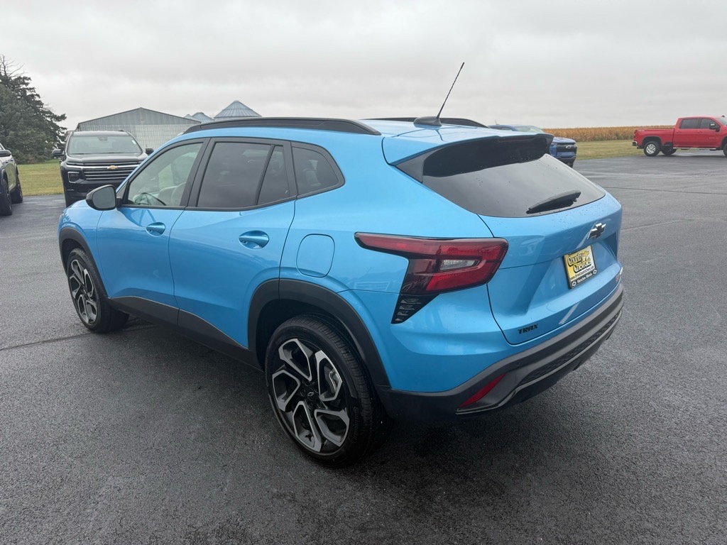 2025 Chevrolet Trax photo 3