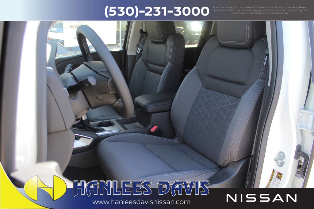 2025 Nissan Frontier Crew Cab SV photo 12