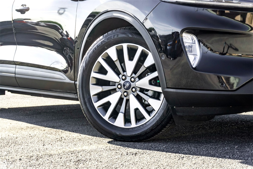 2021 Ford Escape Hybrid Titanium photo 2