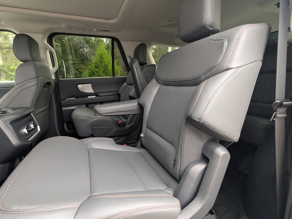 2025 Ford Expedition MAX photo 16