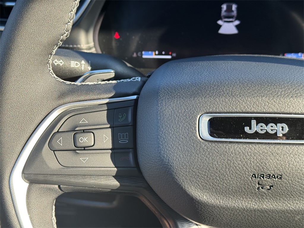2025 Jeep Grand Cherokee Laredo Altitude photo 18