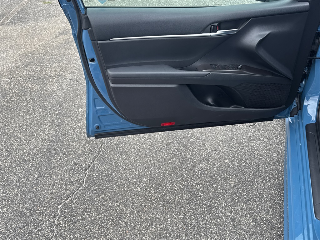 2023 Toyota Camry SE photo 10