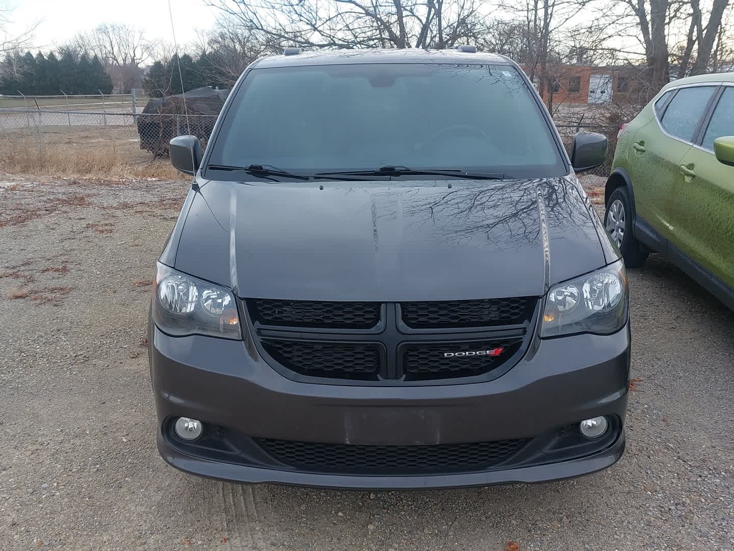 2019 Dodge Grand Caravan SXT Anniversary Edition photo 2