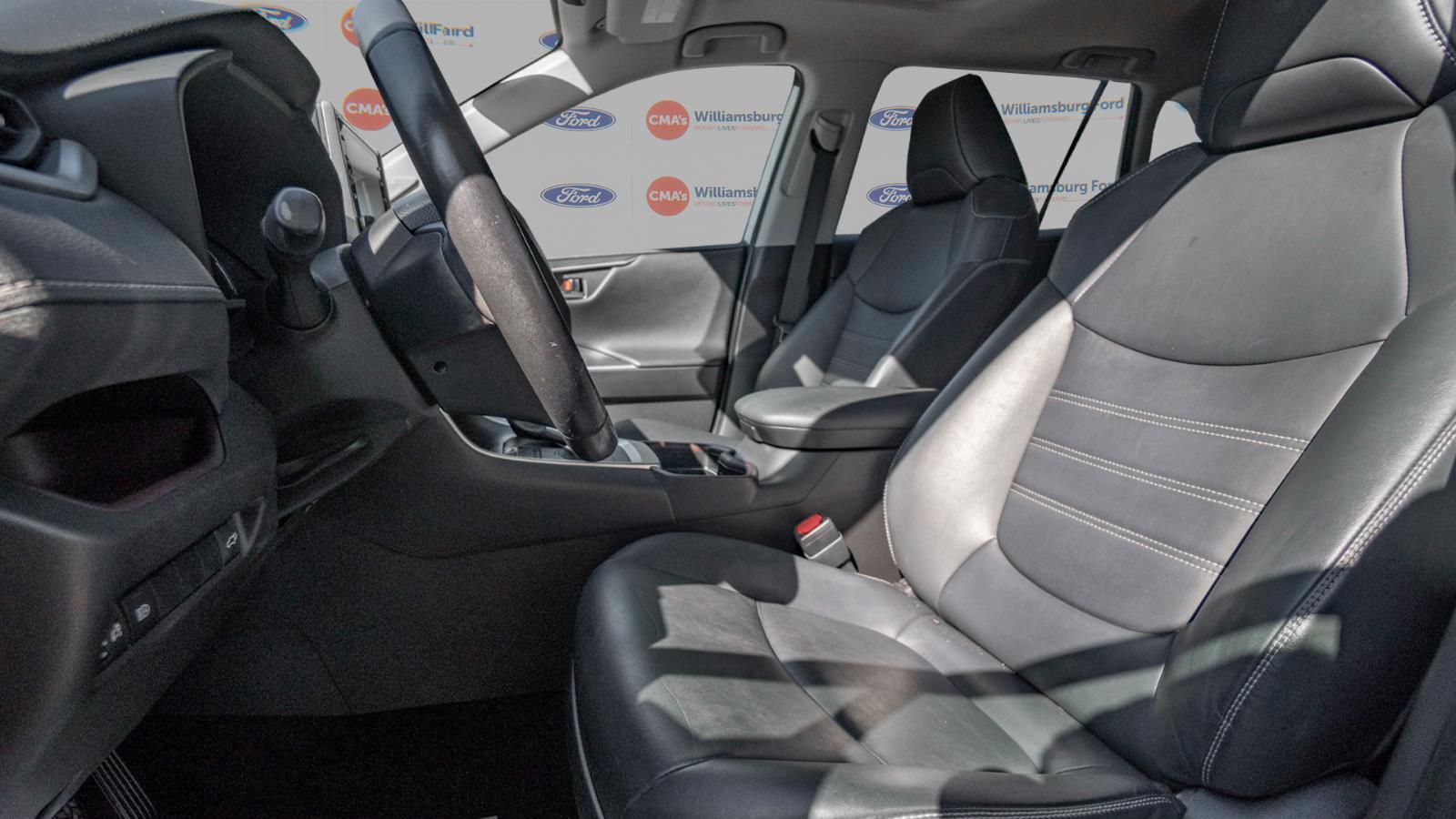 2020 Toyota RAV4 Limited photo 3