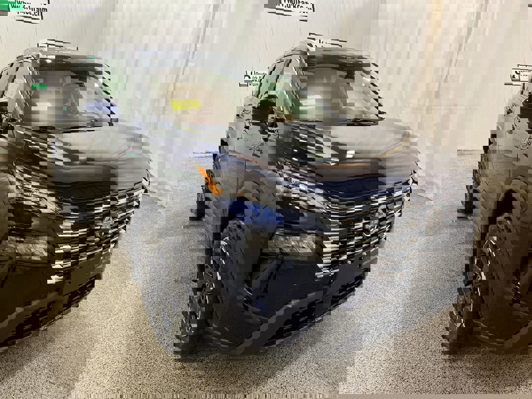 2026 Nissan Rogue SV's photo