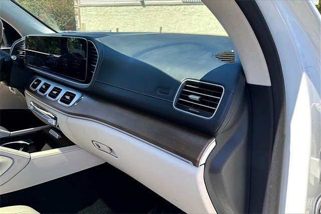 2022 Mercedes Benz GLS 450 4MATIC photo 24