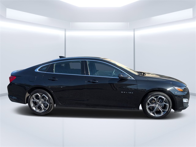 2024 Chevrolet Malibu 1LT photo 2
