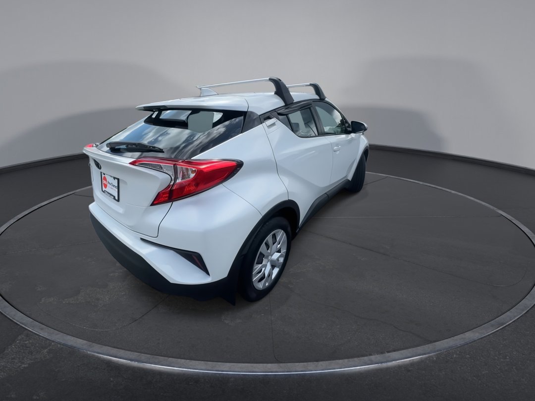 2021 Toyota C-HR LE photo 8