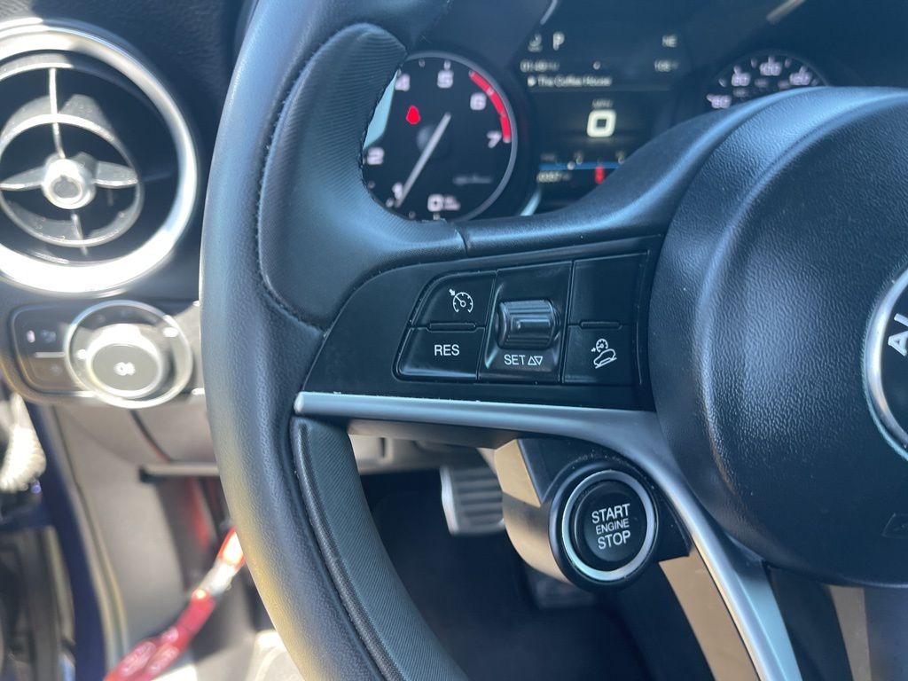 2018 Alfa Romeo Stelvio Base photo 25