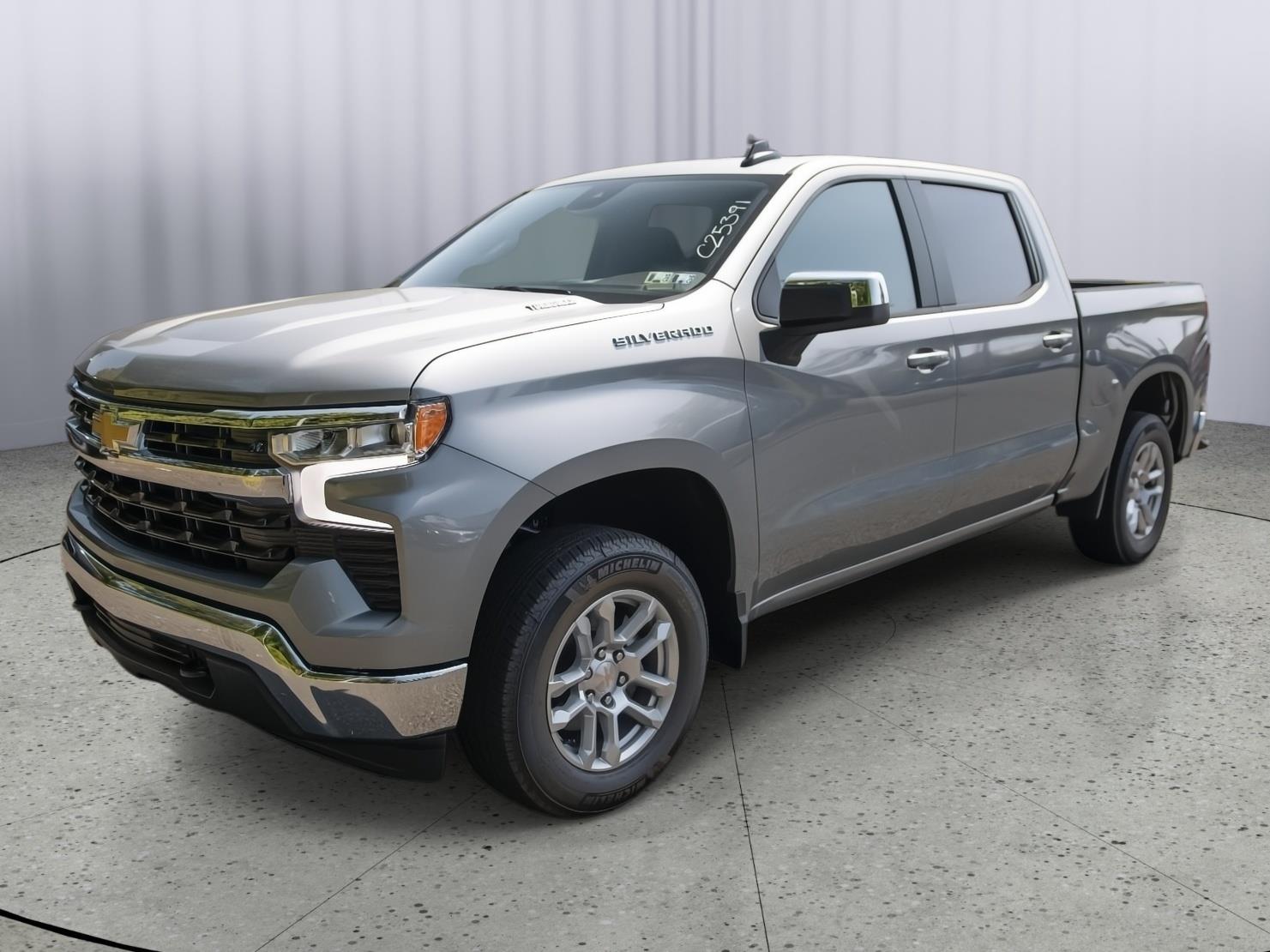 2025 Chevrolet Silverado 1500 LT photo 3