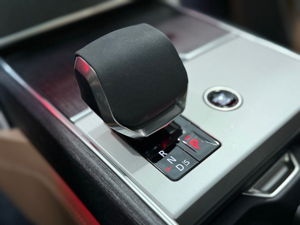 2025 Land Rover Range Rover Autobiography photo 35