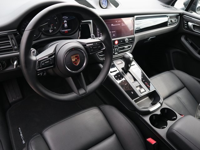 2024 Porsche Macan T photo 4