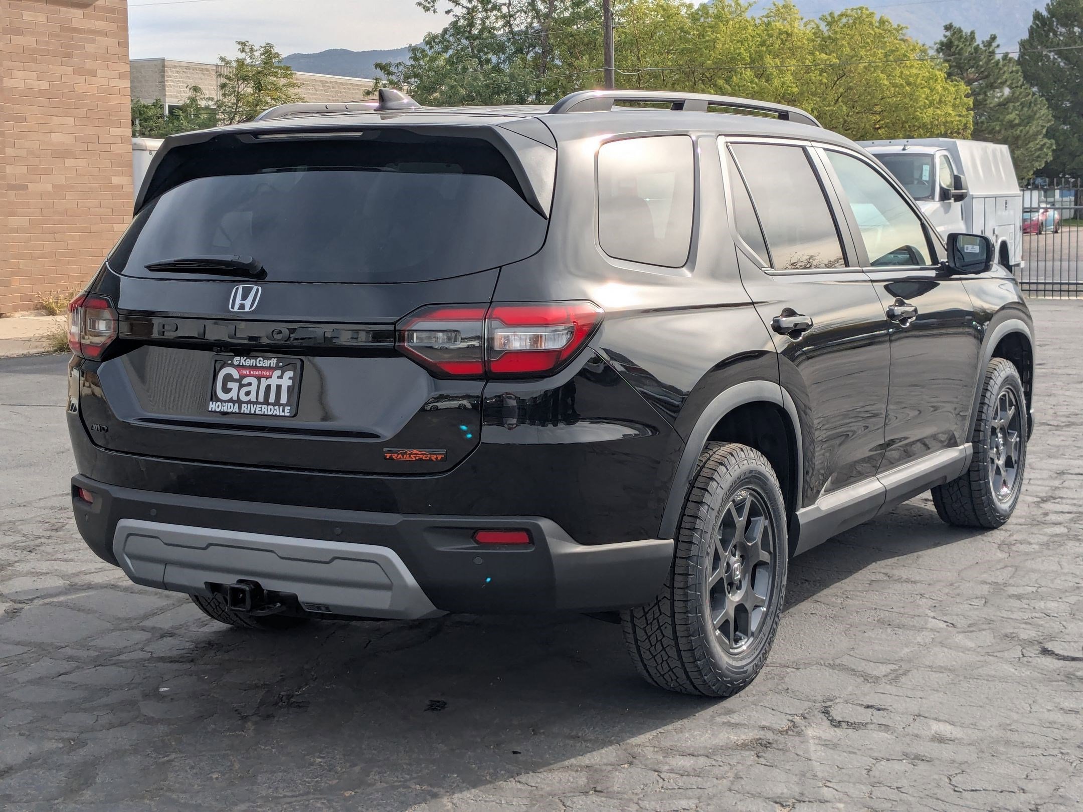 2025 Honda Pilot TrailSport photo 3