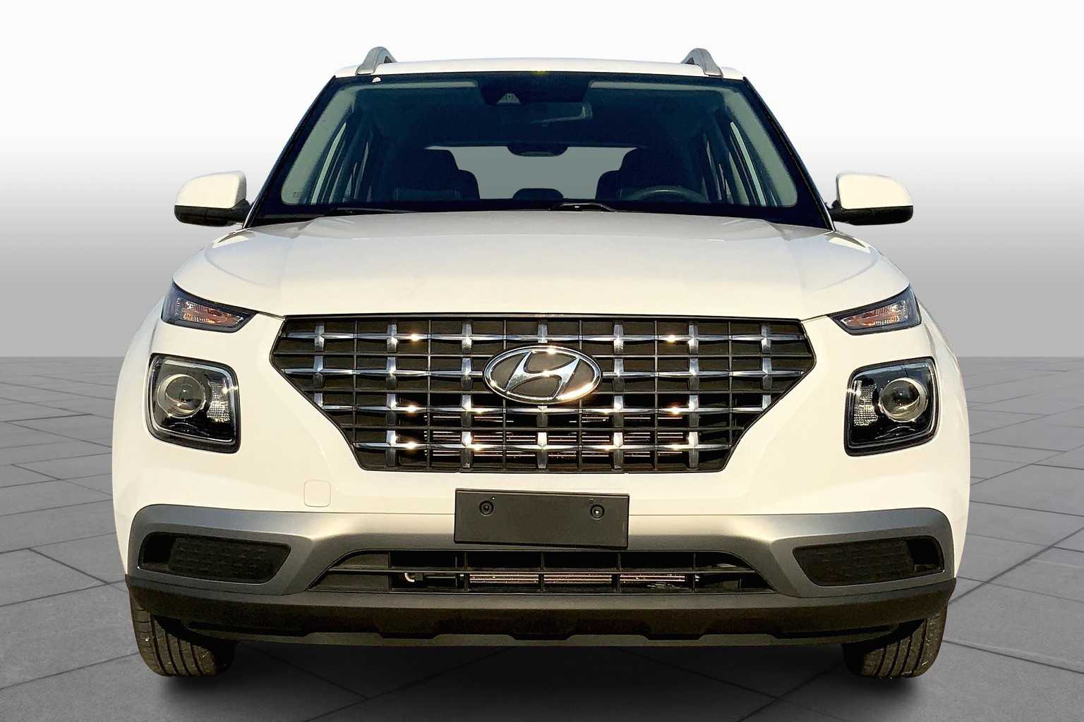 2020 Hyundai Venue SEL photo 3