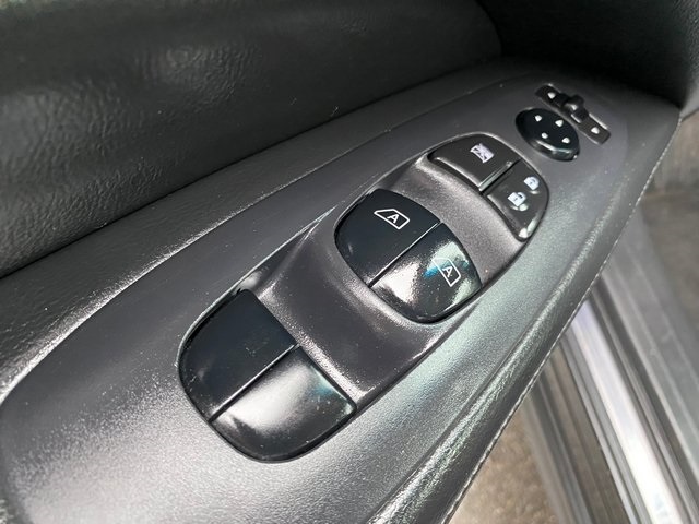 2019 Nissan Pathfinder SL photo 17