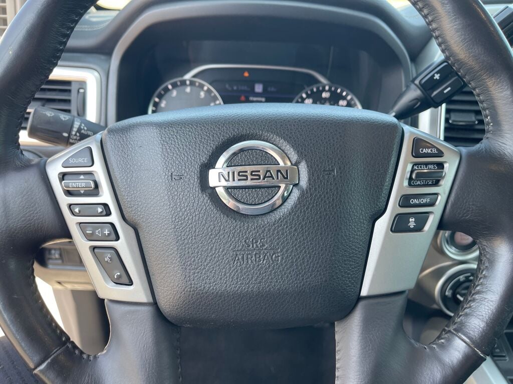 2020 Nissan Titan SL photo 17
