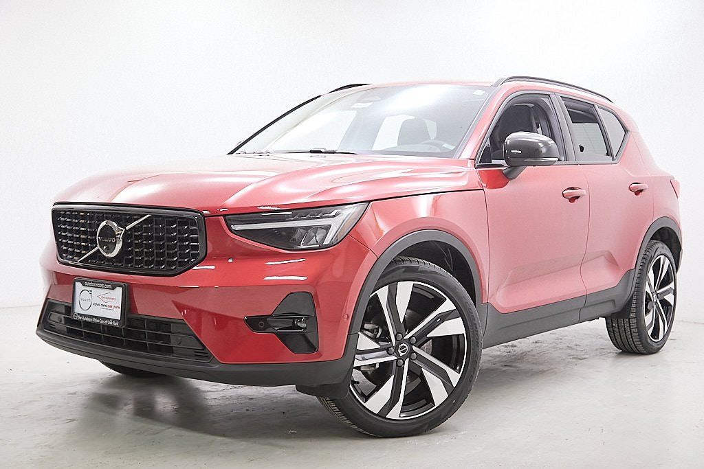 2023 VOLVO XC40 - Image 1