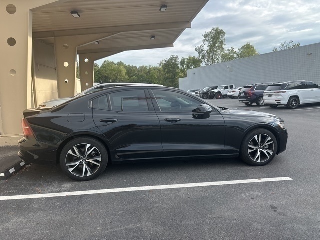 2025 Volvo S60 B5 Core photo 10