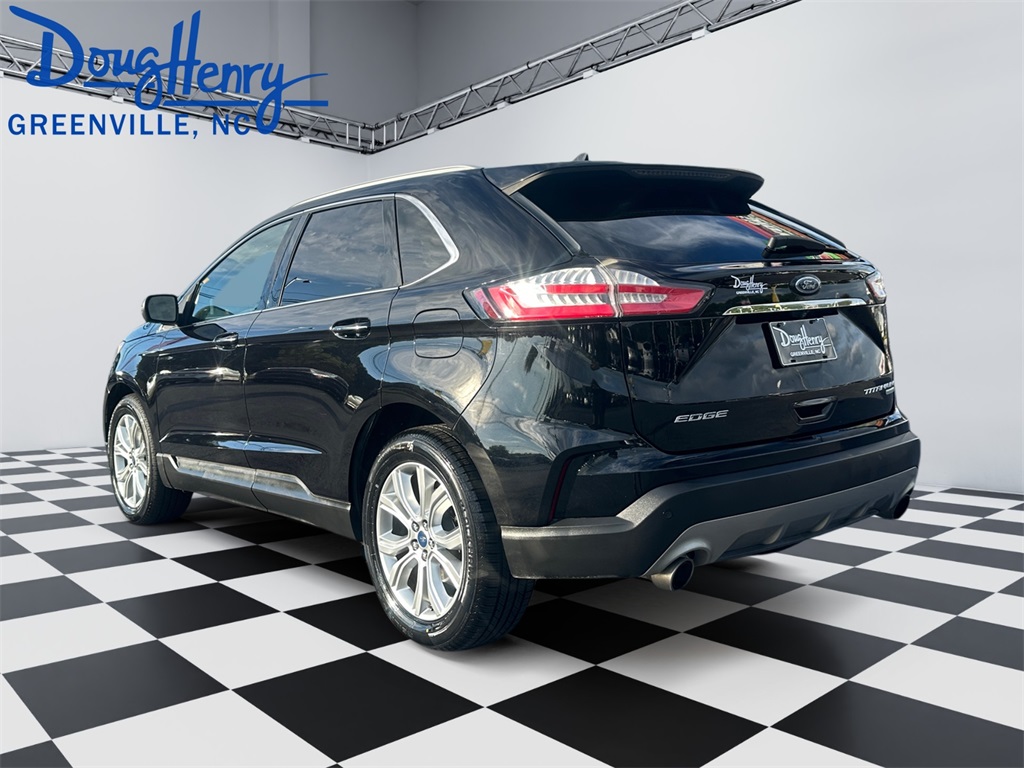 2020 Ford Edge Titanium photo 2