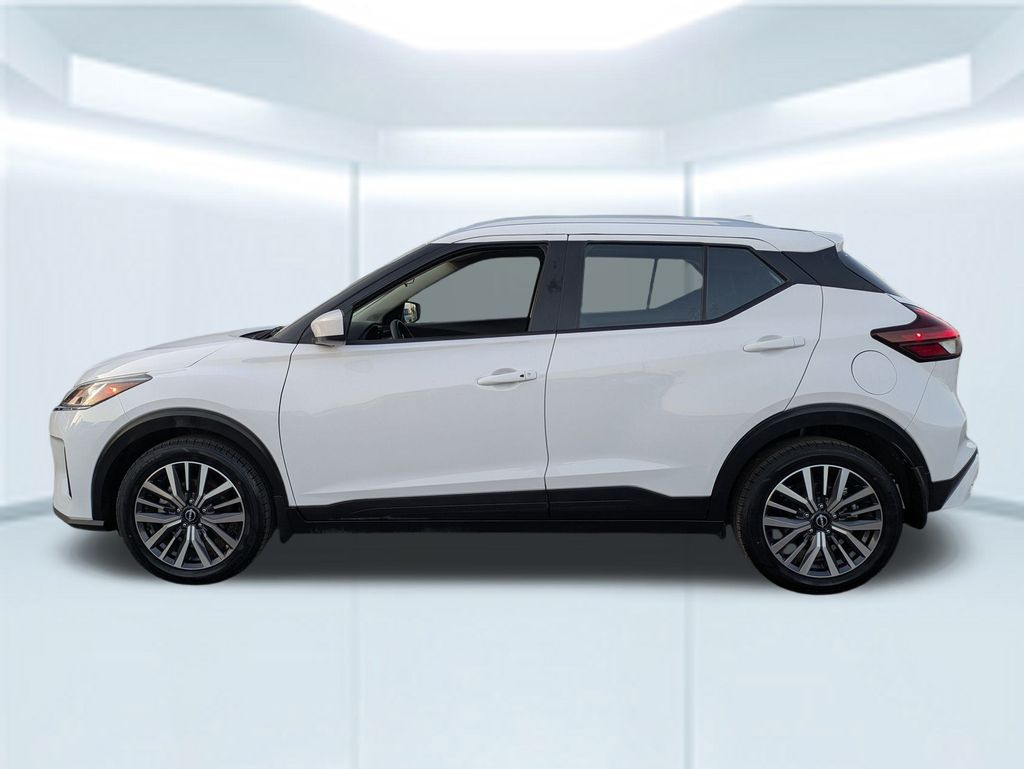 2023 Nissan Kicks SV photo 2