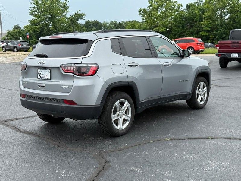 2024 Jeep Compass Latitude photo 3