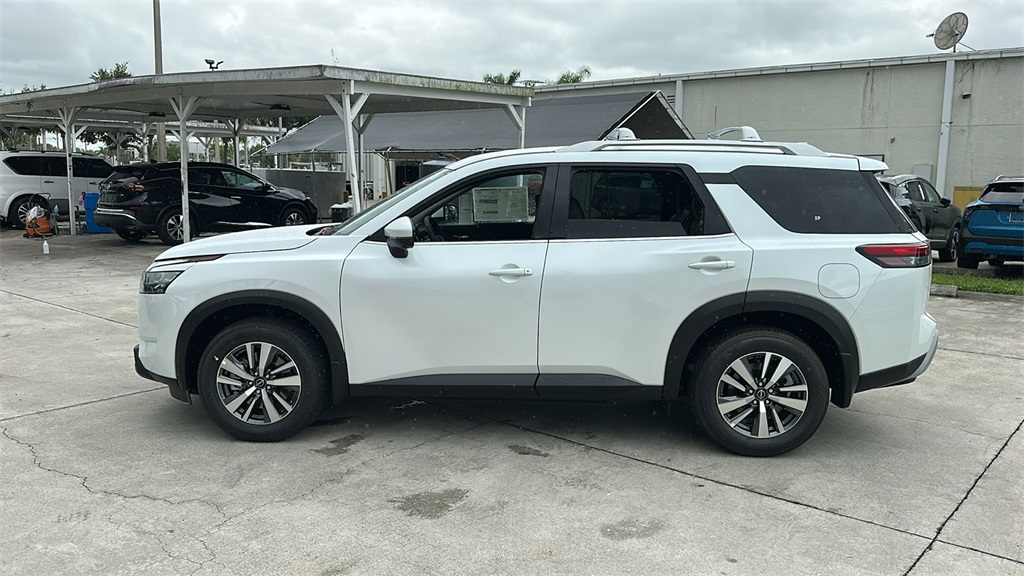 2025 Nissan Pathfinder SL photo 4