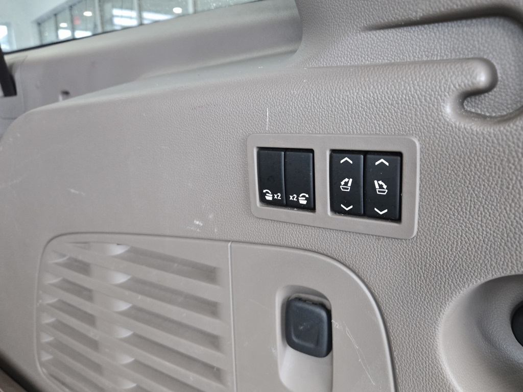 2017 Chevrolet Suburban Premier photo 13